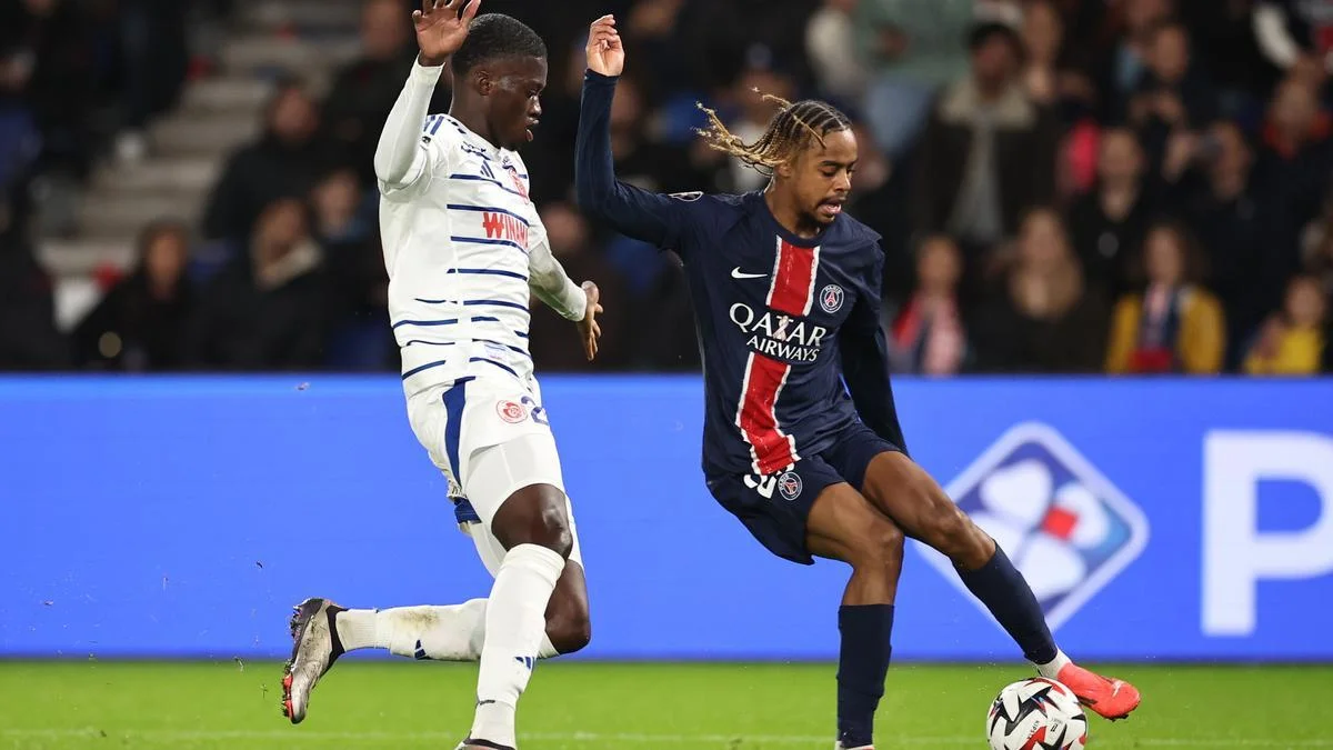 Strasbourg rompe la racha invicta del PSG